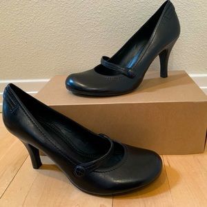 Black leather rounded toe, 3” heel. Gianni Bini size 9m. New, never worn.